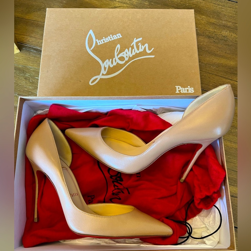 Christian Louboutin Nude Pumps